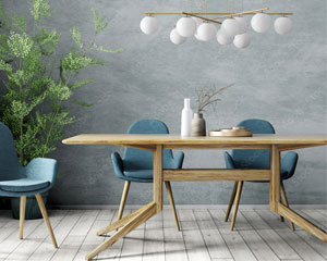 木製のダイニングテーブル